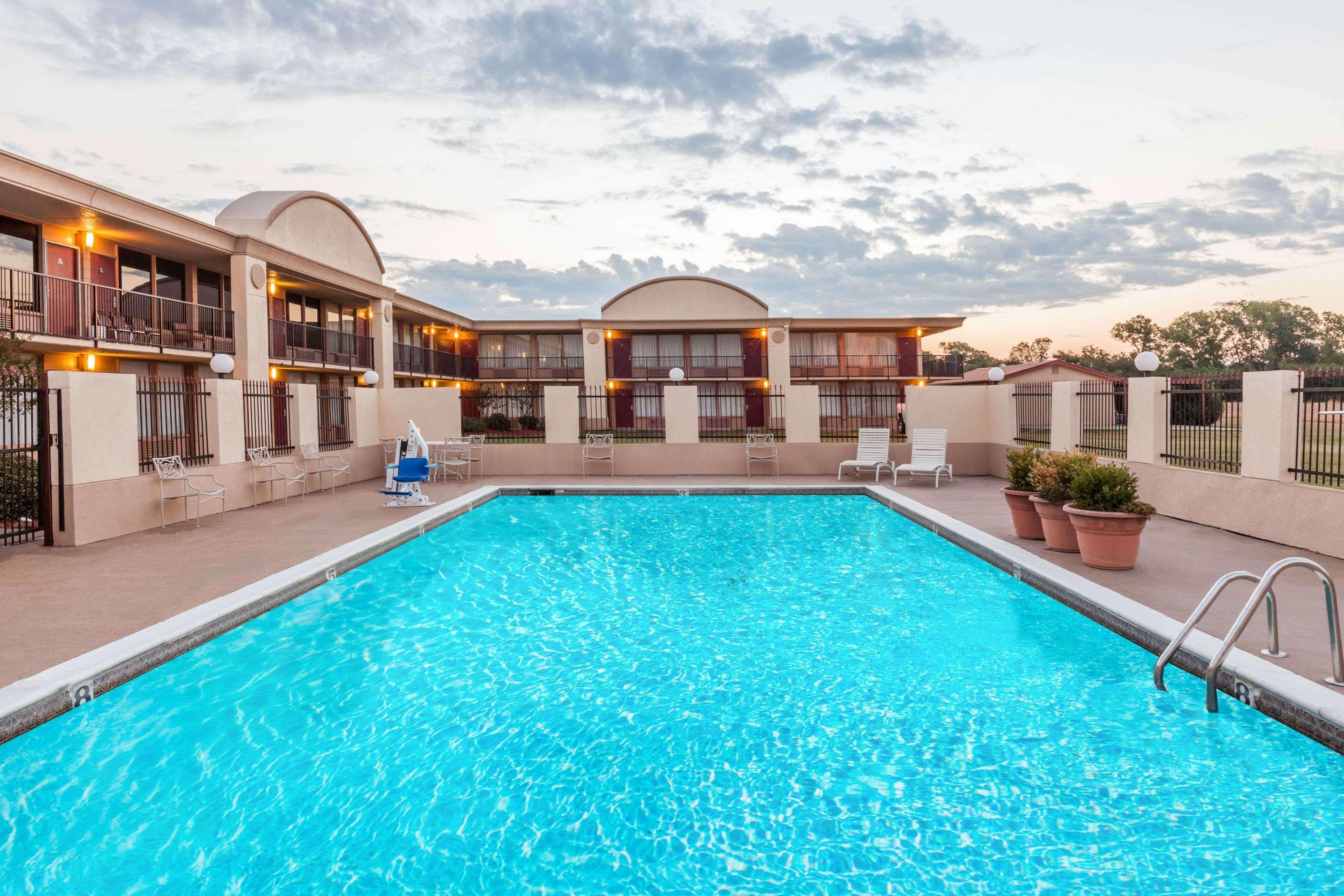 Days Inn By Wyndham Hillsboro Tx Екстер'єр фото